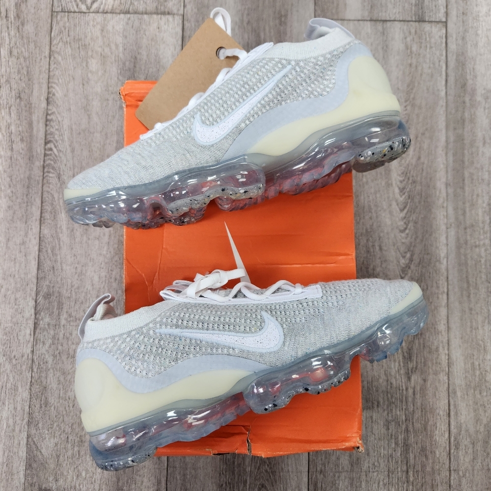 Air VaporMax 2021 FX Women's Size 9.5, Men's Size 8